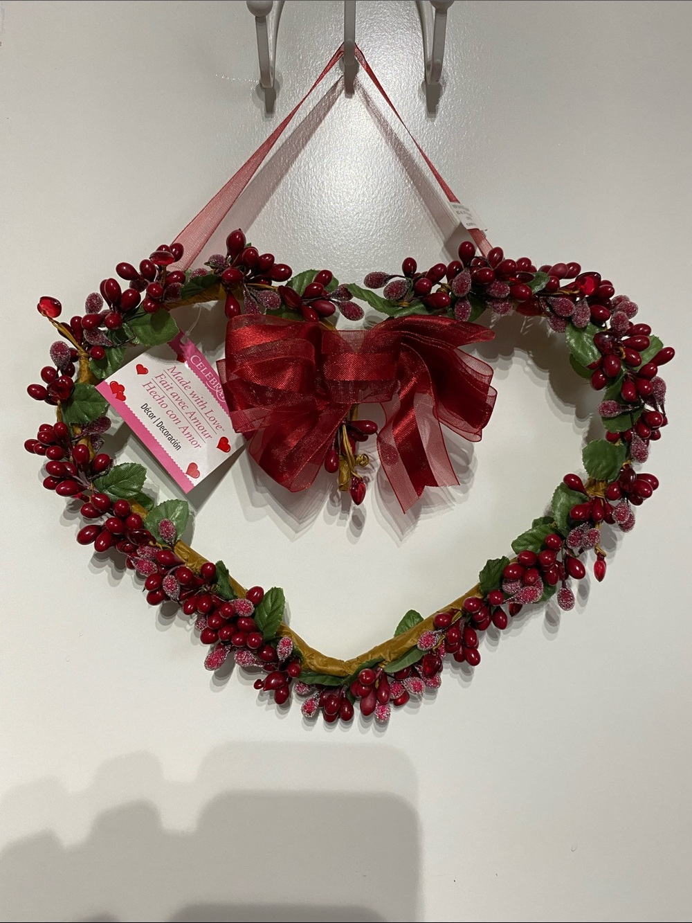 Red Heart-Shaped Wreath with Bow (1) NWT